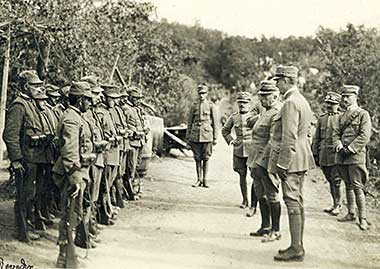 Chief of the General Staff, Luigi Cadorna, inspecting front line troops in 1915 – courtesy of the Italian Army website