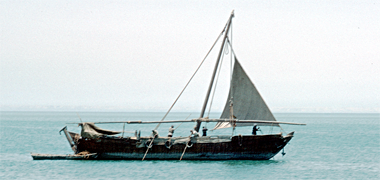 A Kuwaiti boum manoeuvering offshore