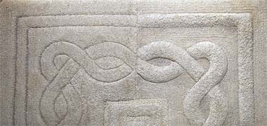 A sample carpet illustrating two types of sculpting for its edge and corner