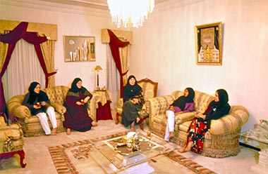 Women sitting and talking in a majlis in Saudi Arabia – with permission – photographer: Kristie Burns/Saudi Aramco World/SAWDIA