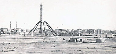 The steel structure being assembled for the Fatima mosque in Kuwait, 1972 – with the permission of Alnusif on Flickr