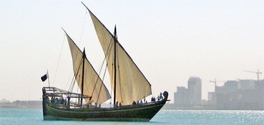 A two-masted bateel manouvering in the West Bay