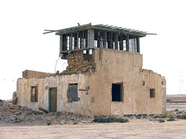The ruined control tower at old Dukhan airport – courtesy of A_ahmed on Panoramio