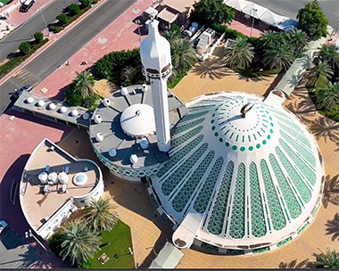 Aerial image of the Sheikha Fatima mosque in Kuwait – screenshot from a YouTube video by Q84K