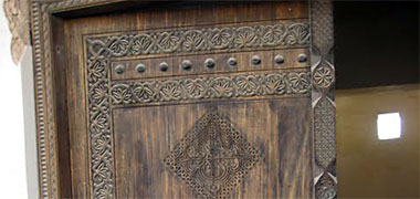 The head of a decorated door and frame in Wakra