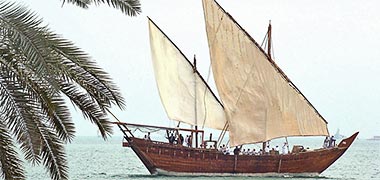 A shuw’i using both sails in the West Bay on National Day