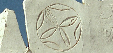 Detail of a scratched decoration to the head of an entrance in Wakra